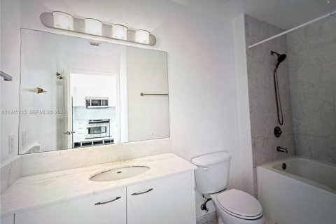 Condo in Miami, Florida, 1 bedroom  № 2060543 - photo 6