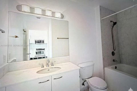 Condo in Miami, Florida, 1 bedroom  № 2060543 - photo 5