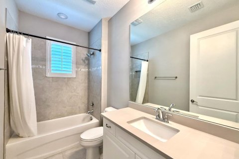 Townhouse in Vero Beach, Florida 3 bedrooms, 182 sq.m. № 2392490 - photo 19