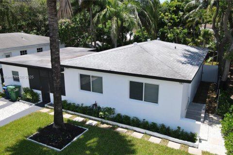 House in Miami, Florida 4 bedrooms, 137.12 sq.m. № 1881860 - photo 4