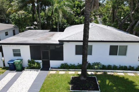 House in Miami, Florida 4 bedrooms, 137.12 sq.m. № 1881860 - photo 30
