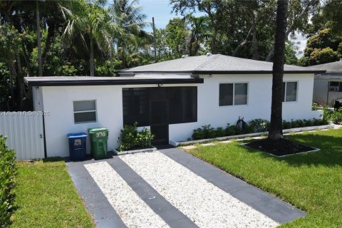 House in Miami, Florida 4 bedrooms, 137.12 sq.m. № 1881860 - photo 8