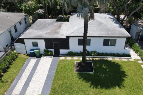 House in Miami, Florida 4 bedrooms, 137.12 sq.m. № 1881860 - photo 28
