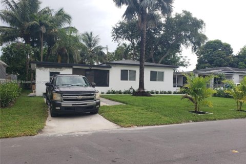 House in Miami, Florida 4 bedrooms, 137.12 sq.m. № 1881860 - photo 24