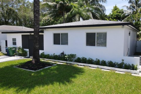 House in Miami, Florida 4 bedrooms, 137.12 sq.m. № 1881860 - photo 14