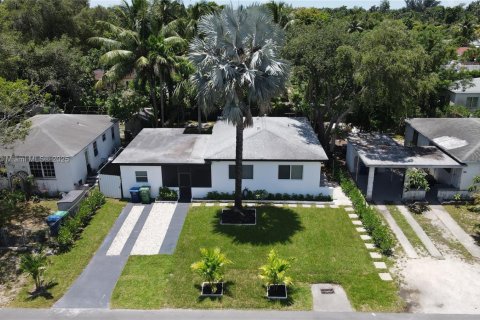 House in Miami, Florida 4 bedrooms, 137.12 sq.m. № 1881860 - photo 16