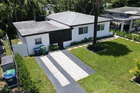 House in Miami, Florida 4 bedrooms, 137.12 sq.m. № 1881860 - photo 29