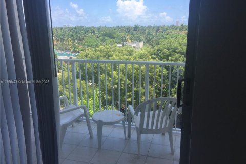 Condo in Hollywood, Florida, 1 bedroom  № 1741513 - photo 14