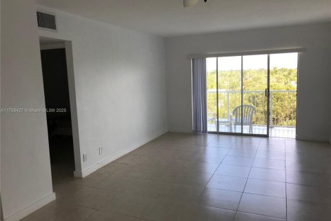 Condo in Hollywood, Florida, 1 bedroom  № 1741513 - photo 8