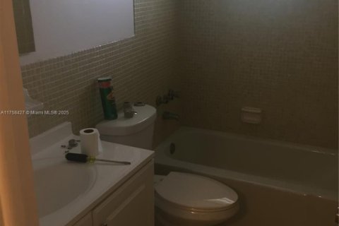 Condo in Hollywood, Florida, 1 bedroom  № 1741513 - photo 12