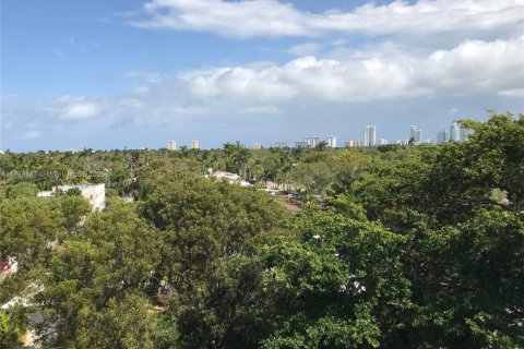 Condo in Hollywood, Florida, 1 bedroom  № 1741513 - photo 15
