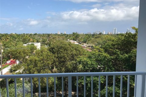 Condo in Hollywood, Florida, 1 bedroom  № 1741513 - photo 16