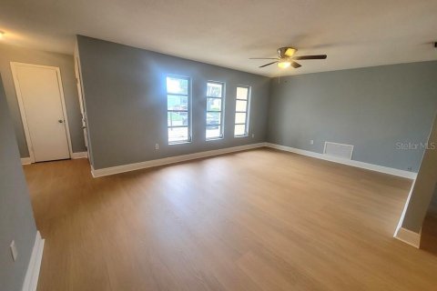 Casa en alquiler en Port Richey, Florida, 3 dormitorios, 161.19 m2 № 1916852 - foto 5