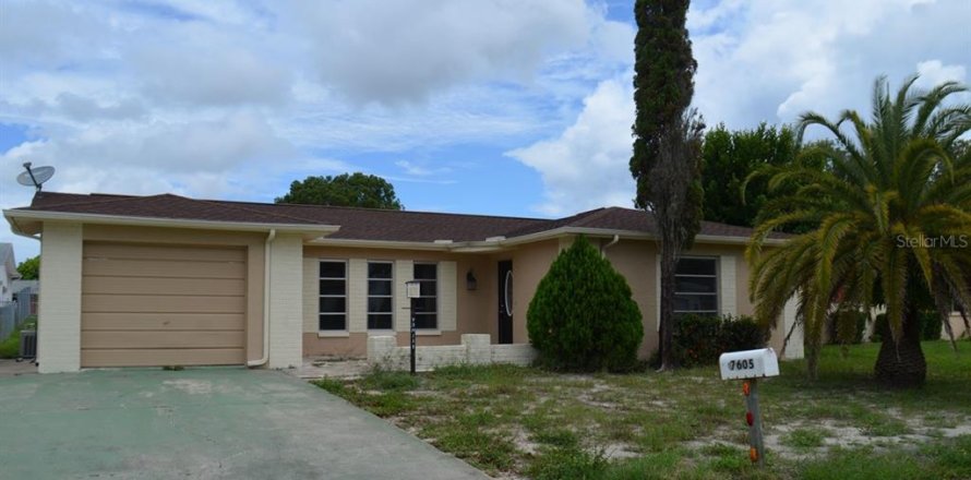 Casa en Port Richey, Florida 3 dormitorios, 161.19 m2 № 1916852