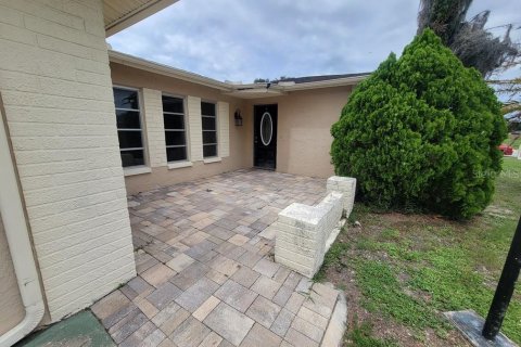 Casa en alquiler en Port Richey, Florida, 3 dormitorios, 161.19 m2 № 1916852 - foto 2