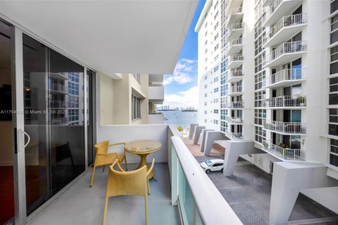 Condo in Miami Beach, Florida, 1 bedroom  № 1862915 - photo 24