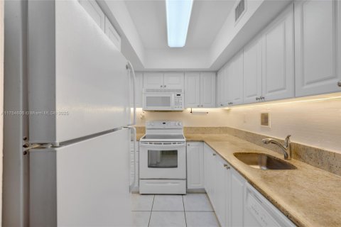 Condo in Miami Beach, Florida, 1 bedroom  № 1862915 - photo 22