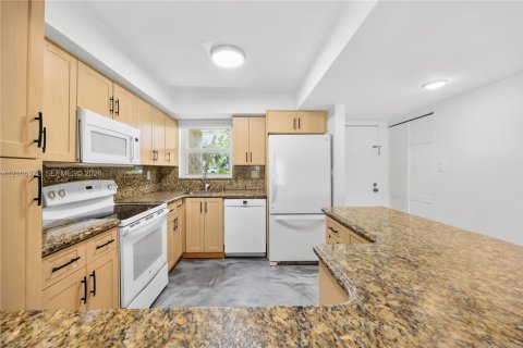 Copropriété à louer à Davie, Floride: 3 chambres, 129.13 m2 № 2413137 - photo 3