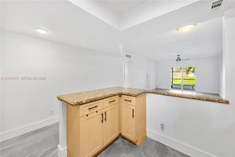 Copropriété à louer à Davie, Floride: 3 chambres, 129.13 m2 № 2413137 - photo 6