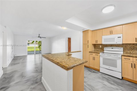 Copropriété à louer à Davie, Floride: 3 chambres, 129.13 m2 № 2413137 - photo 2