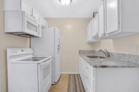 Propiedad comercial en venta en Orlando, Florida, 3 dormitorios, 165.55 m2 № 2097880 - foto 7