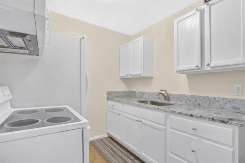 Propiedad comercial en venta en Orlando, Florida, 3 dormitorios, 165.55 m2 № 2097880 - foto 9