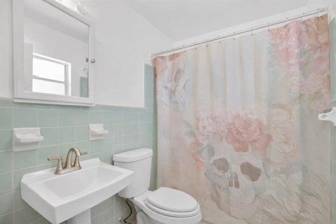Propiedad comercial en venta en Orlando, Florida, 3 dormitorios, 165.55 m2 № 2097880 - foto 13