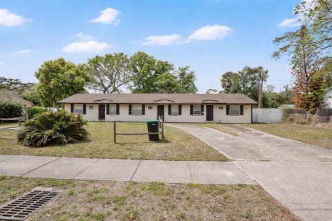 Propiedad comercial en Orlando, Florida 3 dormitorios, 165.55 m2 № 2097880