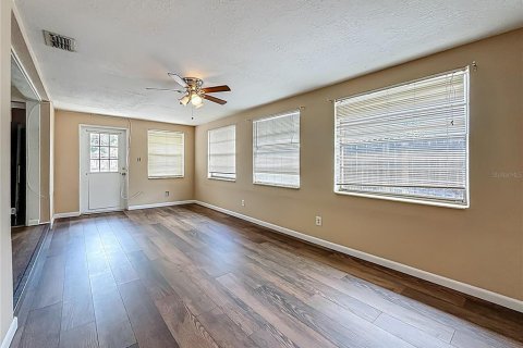 House in Saint Petersburg, Florida 3 bedrooms, 143.35 sq.m. № 1819452 - photo 21