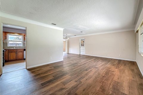 House in Saint Petersburg, Florida 3 bedrooms, 143.35 sq.m. № 1819452 - photo 7