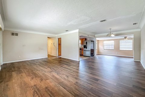House in Saint Petersburg, Florida 3 bedrooms, 143.35 sq.m. № 1819452 - photo 6