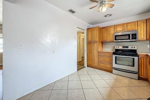 House in Saint Petersburg, Florida 3 bedrooms, 143.35 sq.m. № 1819452 - photo 11