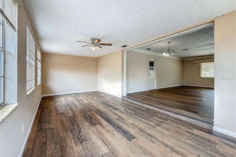House in Saint Petersburg, Florida 3 bedrooms, 143.35 sq.m. № 1819452 - photo 17