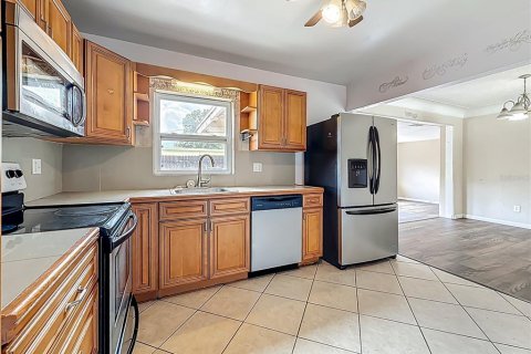 House in Saint Petersburg, Florida 3 bedrooms, 143.35 sq.m. № 1819452 - photo 10