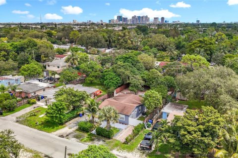 Villa ou maison à louer à Fort Lauderdale, Floride: 2 chambres, 62.43 m2 № 1931779 - photo 7