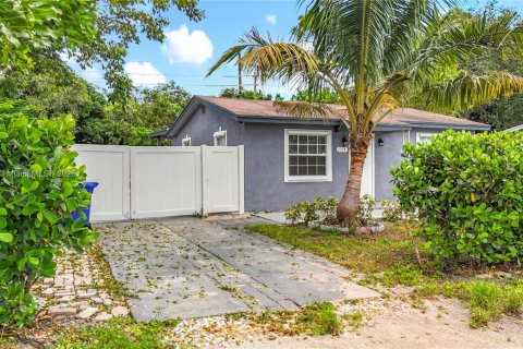 Villa ou maison à louer à Fort Lauderdale, Floride: 2 chambres, 62.43 m2 № 1931779 - photo 10
