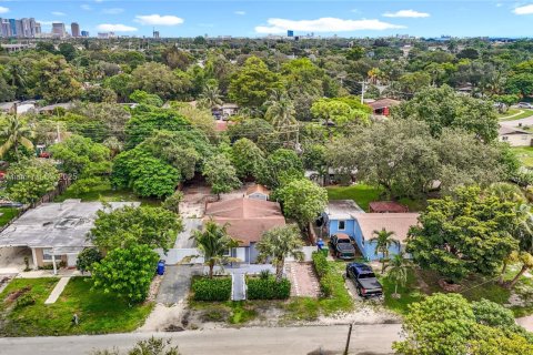 Villa ou maison à louer à Fort Lauderdale, Floride: 2 chambres, 62.43 m2 № 1931779 - photo 6
