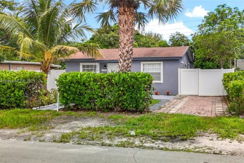 Villa ou maison à louer à Fort Lauderdale, Floride: 2 chambres, 62.43 m2 № 1931779 - photo 9