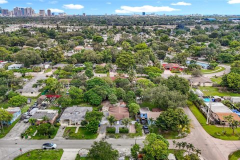 Villa ou maison à louer à Fort Lauderdale, Floride: 2 chambres, 62.43 m2 № 1931779 - photo 3