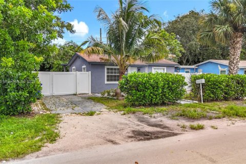 Villa ou maison à louer à Fort Lauderdale, Floride: 2 chambres, 62.43 m2 № 1931779 - photo 8