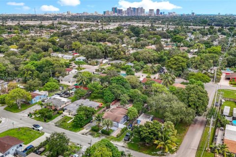 Villa ou maison à louer à Fort Lauderdale, Floride: 2 chambres, 62.43 m2 № 1931779 - photo 4