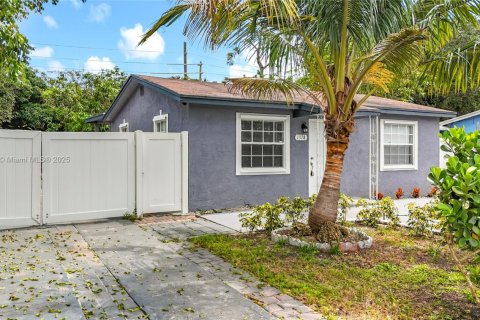 Villa ou maison à louer à Fort Lauderdale, Floride: 2 chambres, 62.43 m2 № 1931779 - photo 11