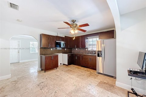 Villa ou maison à louer à Fort Lauderdale, Floride: 2 chambres, 62.43 m2 № 1931779 - photo 28