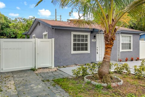 Villa ou maison à louer à Fort Lauderdale, Floride: 2 chambres, 62.43 m2 № 1931779 - photo 13