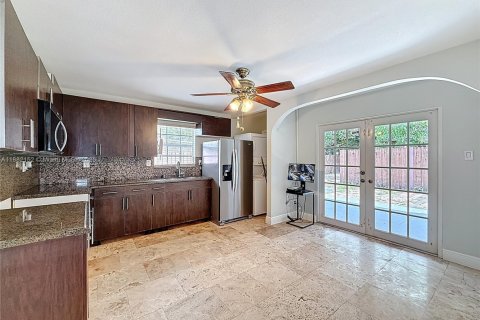 Villa ou maison à louer à Fort Lauderdale, Floride: 2 chambres, 62.43 m2 № 1931779 - photo 23