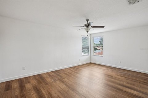 House in Land O' Lakes, Florida 5 bedrooms, 350.52 sq.m. № 1852658 - photo 28