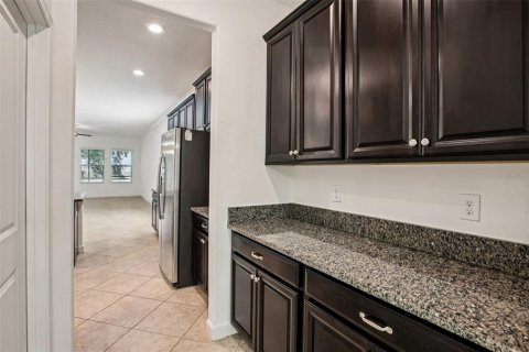 House in Land O' Lakes, Florida 5 bedrooms, 350.52 sq.m. № 1852658 - photo 4