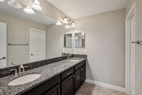 House in Land O' Lakes, Florida 5 bedrooms, 350.52 sq.m. № 1852658 - photo 29