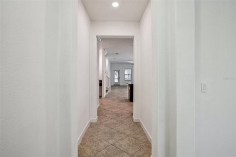 House in Land O' Lakes, Florida 5 bedrooms, 350.52 sq.m. № 1852658 - photo 12