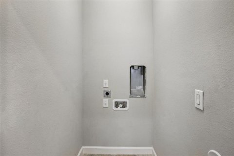 House in Land O' Lakes, Florida 5 bedrooms, 350.52 sq.m. № 1852658 - photo 21